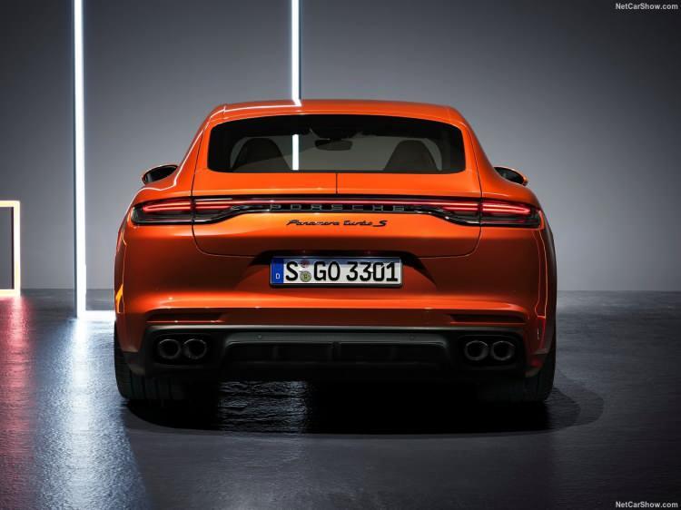 <p>Porsche, aracın konforunu ve yol tutuşunu daha da artırmak için Panamera'nın süspansiyon sistemlerinde de değişiklikler yapmış. Her donanım paketinin kendisine özel olarak ayarlanan süspansiyonlar ile geldiğini belirten üretici, Turbo S için seramik frenler tasarlamış.</p>

<p> </p>

<p> </p>
