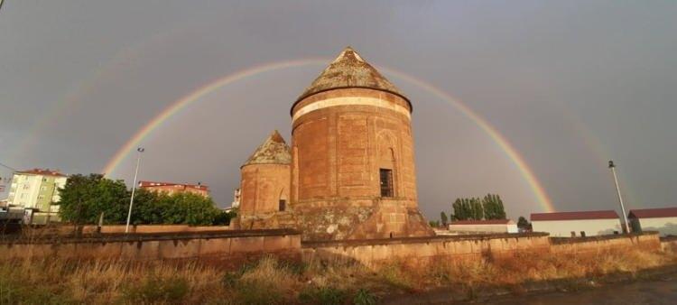 <p>Oluşan görüntüler sosyal medyada da büyük ilgi gördü.</p>