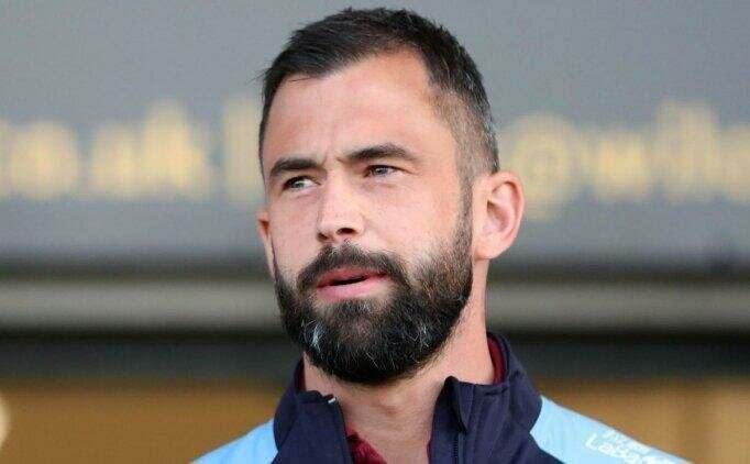 <p>STEVEN DEFOUR</p>

<p>Yaş: 32 Mevki: Orta Saha</p>
