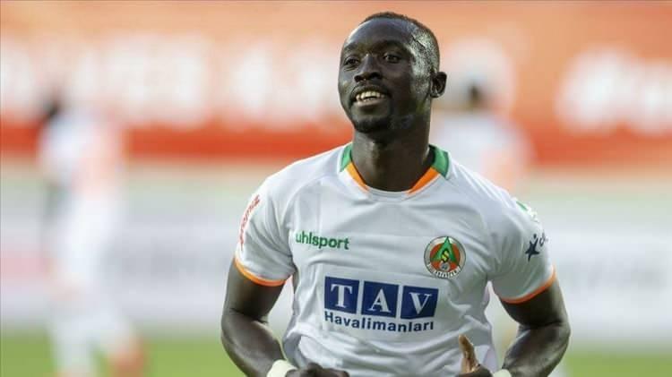 <p>PAPISS CISSE</p>

<p>Yaş: 35 Mevki: Forvet</p>
