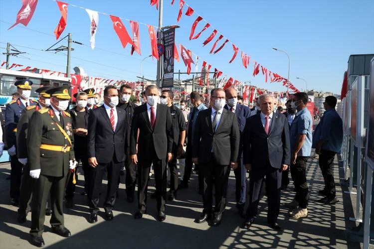 <p>İstanbullu hemşehrilerimizin Zafer Bayramı’nı gönülden, yürekten tebrik ediyorum. </p>