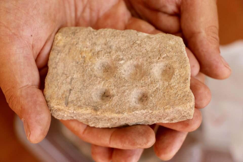 <p>Bu sene milattan önce 3000'leri kapsayan alanları kazdıklarını dile getiren Türkteki, İlk Tunç Çağı'nın başlangıcından itibaren Küllüoba'daki yerleşmenin çok büyük boyutta olduğu bilgisini paylaştı.</p>
<p> </p>