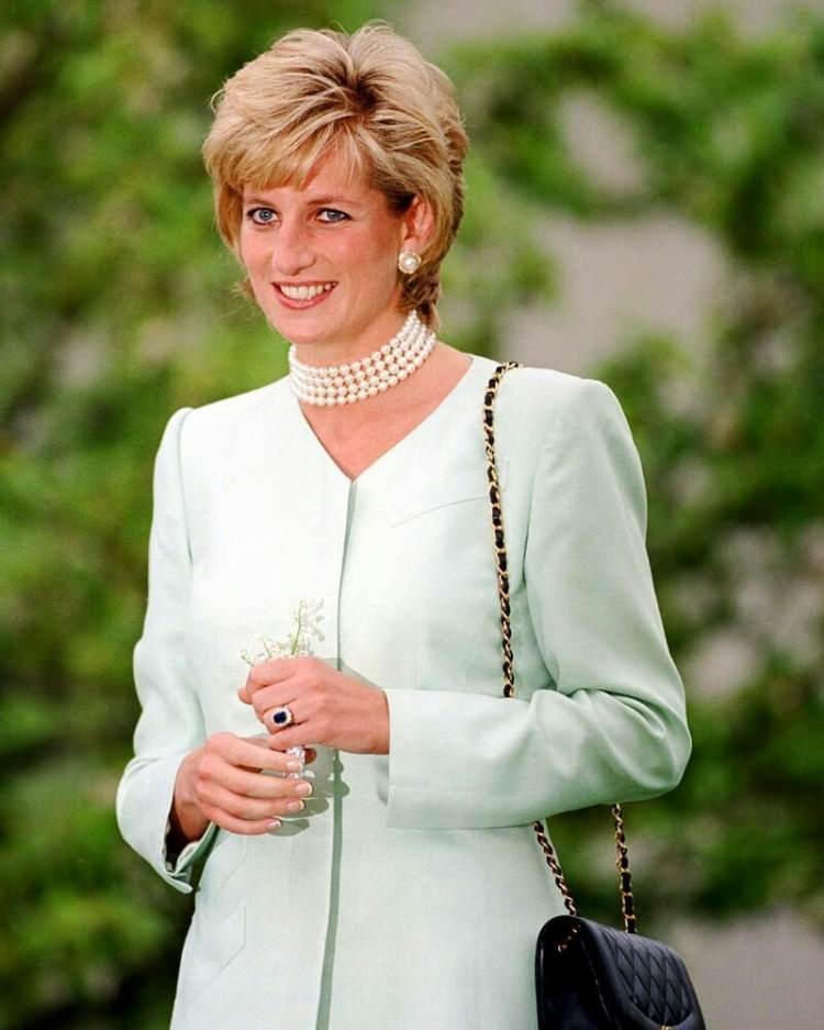 <p>1997 yılındaki ani ölümüyle tüm dünyayı şaşırtan Lady Diana'nın hayatı film oluyor. Diana'nın hayatının kritik dönemlerini anlatacak olan film, Diana'nın 25. ölüm yıldönümünde vizyonda olacak.</p>

