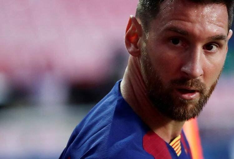<p>"Ayrıcalıkların bitti" </p>
<p>Hollandalı teknik adamın, Lionel Messi'ye, "Bu takımdaki ayrılacakların bitti" dediği öne sürülürken; Arjantinli yıldızın ise bu görüşme sonrasında yakın çevresine, "Artık kendimi Barselona şehrinin içinden değil dışından biri gibi hissediyorum." dedi iddia edilmişti.</p>