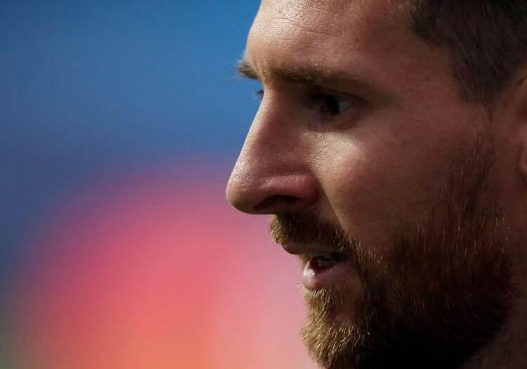 <p>Tarihi bir gece </p>
<p>Yaşananlar üzerine Barcelona yönetimine takımdan ayrılmak istediğini ve idmanlara çıkmayacağını bildiren Lionel Messi, Katalan devinde tarihi bir gece yaşanmasına sebep olmuştu.</p>