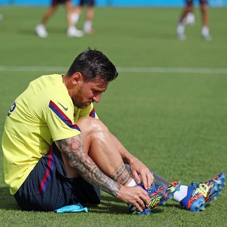 <p>Kayıtlara geçti </p>

<p>Ramon Planes'in bu sözleri, Lionel Messi'nin kulüpten ayrılacağını yönetime bildirmesinin ardından kulüp kanallarından servis edilen ilk resmi açıklama olarak kayıtlara geçti.</p>
