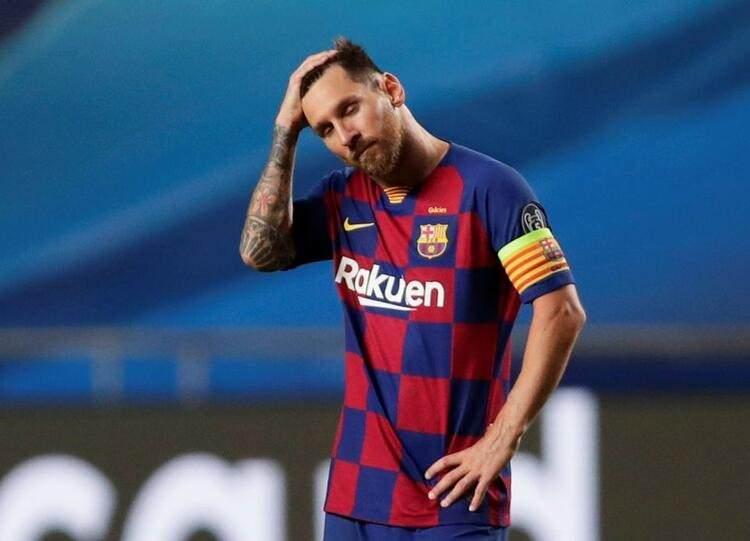 <p>20 yıl sonra ayrılacak </p>
<p>Bu ihtimal gerçekleşmemesi durumunda Lionel Messi profesyonel kariyerinin tamamını geçirdiği Barcelona'dan ayrılacak ve yeni bir takıma imza atacak. Peki Messi hangi takıma gidebilir?</p>