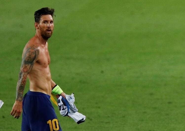 <p>Inter cephesi </p>

<p>Öte yandan ismi Messi ile anılan Inter'in eski başkanı Moratti'nin açıklamaları gündem oldu. Moratti, "Duomo Katedrali üzerinde Messi ve Suning gölgesi reklamını gördüm. Inter ya Messi için teklif yaptı ya da yapacak. Aklıma başka bir şey gelmiyor" demişti.</p>
