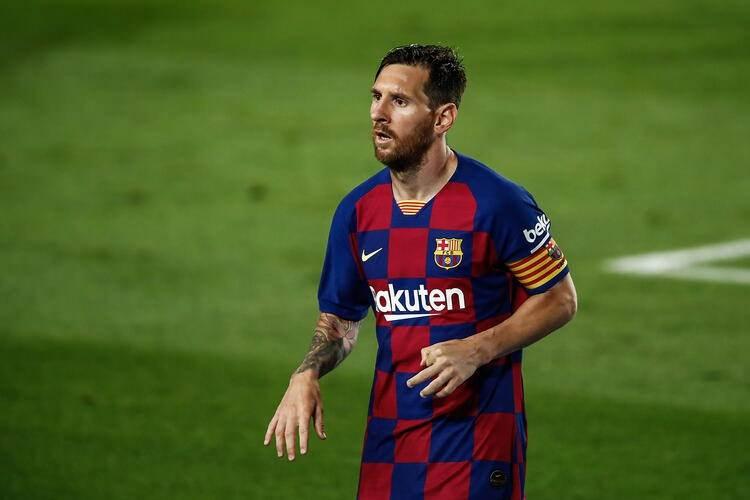 <p>Taraftarların bile iştahı kabardı </p>
<p>Lionel Messi'nin Barcelona ile yol ayrımında olması yalnızca büyük takımları değil aynı zamanda dev takımların taraftarların da iştahını kabarttı.</p>