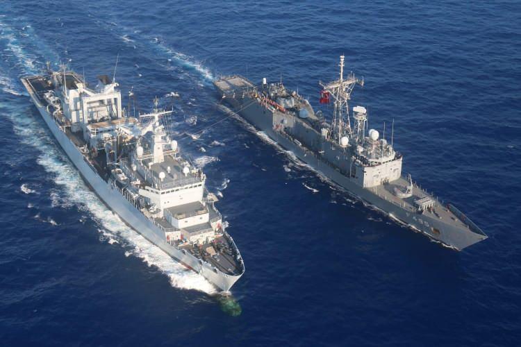 <p>Bakanlığın paylaşımında, "Akdeniz Kalkanı Harek&acirc;tına katılan TCG GEDİZ ve TCG BARBAROS fırkateynlerimiz, İtalyan Deniz Kuvvetlerine ait ITS ETNA akaryakıt gemisinden Doğu Akdeniz&rsquo;de 25 Ağustos 2020 tarihinde denizde akaryakıt ikmali yapmış ve işbirliği usulleri geliştirilmiştir" ifadelerine yer verildi.</p>
