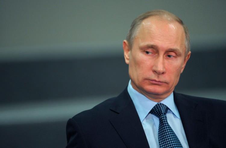 <p><strong>'ŞEHİR KATİLİ'NİN ÖZELLİKLERİ BELLİ OLDU<br />
​</strong><br />
Vladimir Putin'in Başkanı olduğu Rusya, envanterine yeni bir silah ekledi. Dünyanın En Büyük Nükleer Denizaltısı Belgorod, geçtiğiöiz günlerde suya indirildi.</p>

<p>Dünyanın en büyük denizaltısının özellikleri de netlik kazanmaya başladı.</p>
