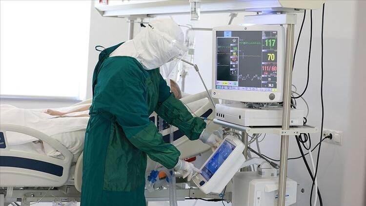 <p>İl Emniyet Müdürlüğü ekipleri, kent genelinde maske ve sosyal mesafe kurallarına uyup uyulmadığını uygulama yaparak denetliyor. Araç ve motosiklet sürücüleri, maske ve mesafe konusunda uyarılıyor.</p>
<p> </p>