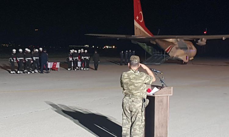 <p>Otopsi için Erzurum Adli Tıp Kurumu'na gönderilen Uzman Çavuş Ceyhun Arslantürk ve Uzman Çavuş İdris Şahin için askeri havalimanında tören düzenlendi.</p>