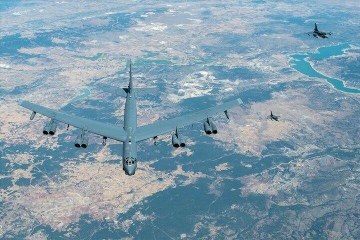 <p>Açıklamada, "28 Ağustos 2020 tarihinde Türk hava sahası üzerinde gerçekleştirilen uçuşlara 2 KC-135R ve 2 F-16 uçağı ile destek verilmiş;</p>