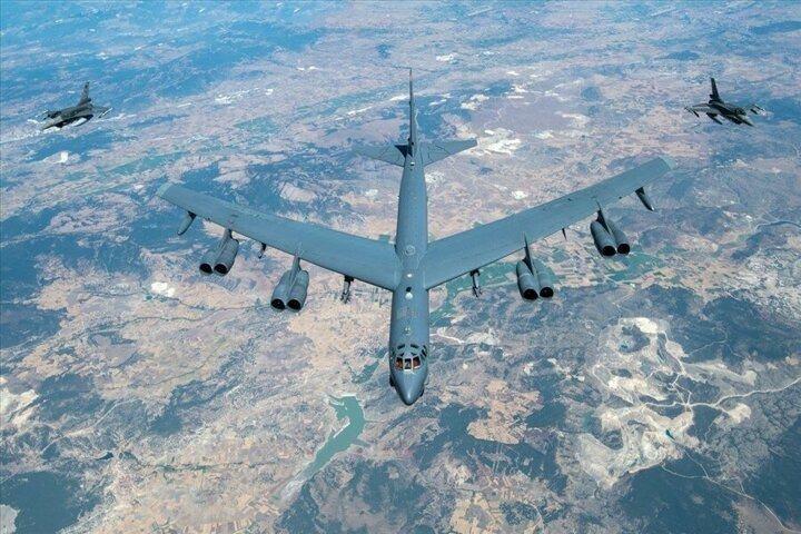 <p>B-52 uçağına havadan yakıt ikmali yapılmış ve F-16 uçaklarımız tarafından Ege Denizi üzerindeki uluslararası hava sahasının derinliklerine kadar eskort görevi icra edilmiştir" denildi.</p>