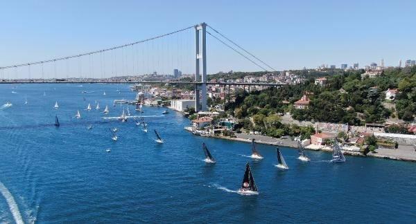 <p>Türkiye Açıkdeniz Yarış Kulübü(TAYK) tarafından düzenlenen TAYK-Eker Olympos Regatta 2020 yarışları İstanbul Boğazı'nda başladı.</p>
