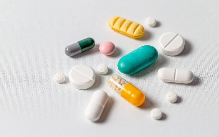 <p>1 adet topikal kortikosteroid ilaç</p>