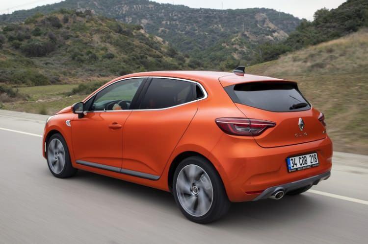 <p><strong>Renault Yeni Clio Joy 1.0</strong><br />
<br />
Eski fiyat: 135.900 TL<br />
Yeni fiyat: 131.400 TL<br />
Fark: -4.500 TL</p>