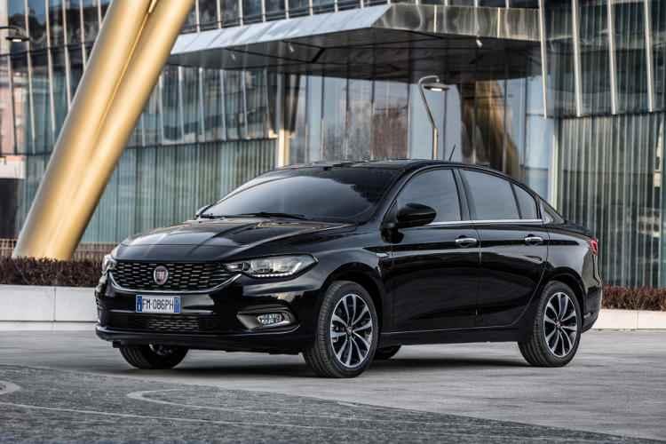 <p><strong>Fiat Egea Sedan (baz)</strong><br />
<br />
Eski fiyat: 106.900 TL<br />
Yeni fiyat: 103.600 TL<br />
Fark: -3.300 TL</p>