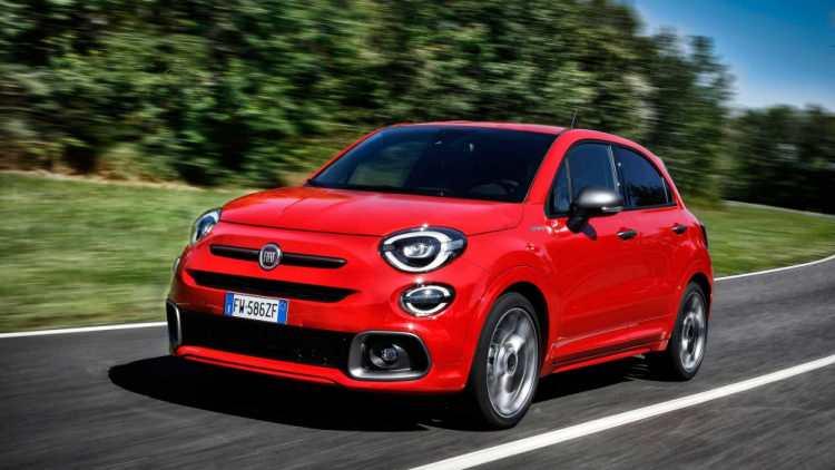 <p><strong>Fiat 500X Sport</strong><br />
<br />
Eski fiyat: 215.900 TL<br />
Yeni fiyat: 283.200 TL<br />
Fark: +67.300 TL</p>
