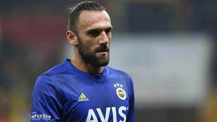 <p>VEDAT MURIQI TRANSFERİNDE SON DURUM </p>
<p>Sarı-lacivertli kurmaylar transferde Muriqi'nin son durumuna göre yeni yol haritasını belirleme kararı aldı. 26 yaşındaki futbolcunun Lazio'ya transferiyle ilgili İtalyan basınından flaş bir iddia geldi. Corriere Dello Sport'ta yer alan habere göre Lazio, Vedat Muriqi ve Mohamed Fares için görüşmelerini bir süreliğine durdurdu. Lazio kulüp başkanı Claudio Uotito'nun takıma yeni yüzler kazandırmadan önce, kadroda düşünülmeyen Bastos ve Caicedo'yu satmak istemesi ise buna gerekçe gösterildi.</p>