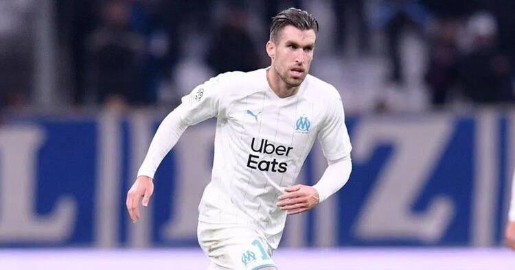 <p>GALATASARAY'DA STROOTMAN SESLERİ </p>
<p>Yeni sezon hazırlıklarını sürdüren Galatasaray'da orta saha transferi gündemde. TRT Spor'un haberine göre sarı-kırmızılılara Marsilya ile olan sözleşmesi 2023 yılına kadar devam eden Strootman önerildi.</p>