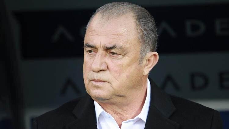 <p>FATİH TERİM'DEN TRANSFER MESAJI </p>

<p>Galatasaray Teknik Direktörü Fatih Terim, orta saha transferinin bir an önce yapılmasını istiyor. Ligin başlamasına bir hafta kala yönetimle tekrar görüşen Fatih Terim, orta saha konusunda çok geç kaldıklarının altını çizdi. Deneyimli teknik adam, merkeze iki transferin şart olduğunu söylerken, bunlardan birinin 12 Eylül’deki Gaziantep maçına kadar takıma katılmasını bekliyor.</p>
