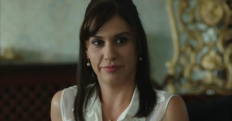 <p>Farklı projelerde yer alan güzel oyuncu Alasya, en önemli çıkışını Show TV'de ekrana verilen  <strong>Muhteşem Yüzyıl</strong> dizisiyle yakalamıştır.</p>
