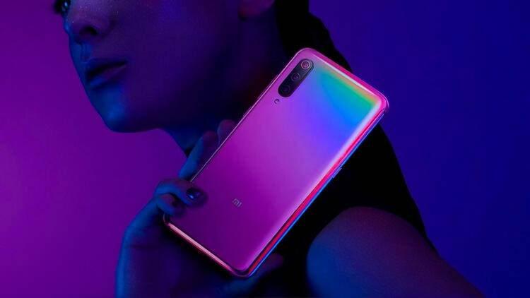 <p><strong>Xiaomi Mi 9 Pro 5G</strong><br />
<br />
Ekranı: 6.39 inç</p>

<p>Ekran Çözünürlüğü: 1080 x 2340 piksel</p>

<p>İşlemci: Qualcomm SM8150 Snapdragon 855+ (7 nm)</p>

<p>Bataryası: 4000 mAh</p>
