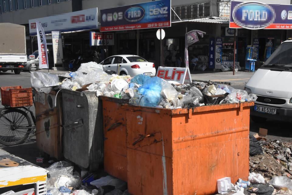 <p>Sitede çalışan esnaf, belediye çalışanlarının son birkaç gündür çöpleri toplamadığını söyledi. Çöp yığınları nedeniyle sanayi sitesinde farelerin de çoğaldığını belirten esnaflar, fareleri kendi yöntemleriyle yakaladı. </p>

