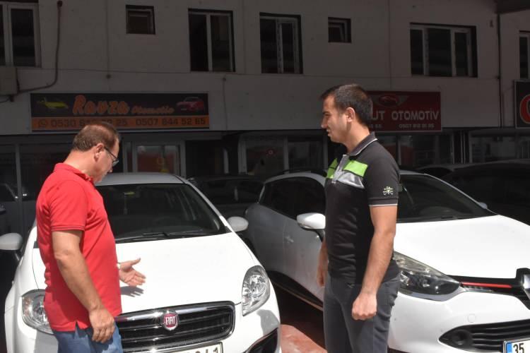 <p><span style="color:#FF8C00"><strong>Sadece uzun yolda kullanıldı</strong></span><br />
<br />
Genelde yüksek kilometreli ilanlara yazılır. Otomobiller şehir içi trafikte daha çok yorulur. Uzun yolda sabit hızla gitmekle şehir içinde dur-kalk trafiğinde gitmek çok farklıdır ve otomobilin aktarma organları şehir içinde daha fazla yıpranır. </p>