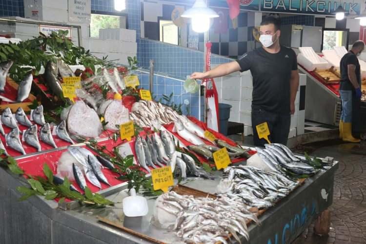 Tezgahlar balıkla doldu, av yasağı sonrası ilk fiyatlar!