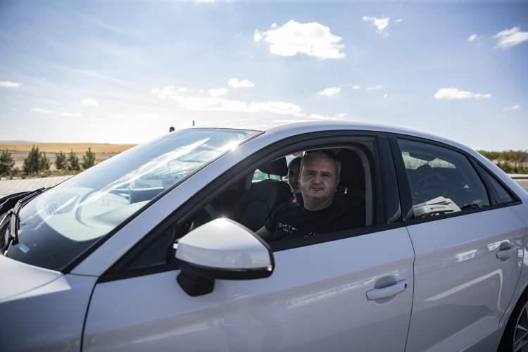 <p>- "Dört dörtlük, çok konforlu yol"</p>

<p>Ankara-Niğde Otoyolu'nu kullanan Orhan Demirci de memnuniyetini dile getirdi. Demirci, "Eşim Adanalı, ben de sık sık Adana'ya gidiyorum. Özellikle benim için çok rahat oldu. Görünüşe göre dört dörtlük bir yol olmuş, yapandan Allah razı olsun. Hem zamandan hem de yakıttan tasarruf olacak, çok konforlu bir yol." diye konuştu.</p>
