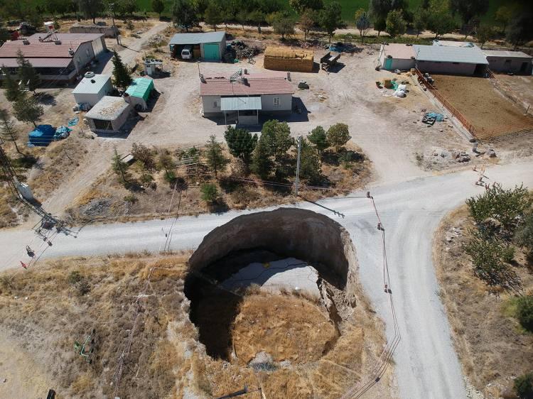 <div>Ayrıca Konya dışında Eskişehir, Denizli, Çankırı, Çorum, Sivas, Şanlıurfa, Siirt ve Batman'da da obruk oluşumları bulunuyor.</div>

<div> </div>
