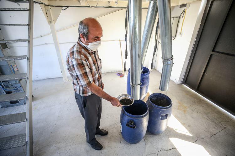 <p>Keles Belediye Başkanı Mehmet Keskin, AA muhabirine yaptığı açıklamada, Yazıbaşı'nın, çörek otu üretimiyle bilinen bir bölge olduğunu söyledi.</p>
<p> </p>