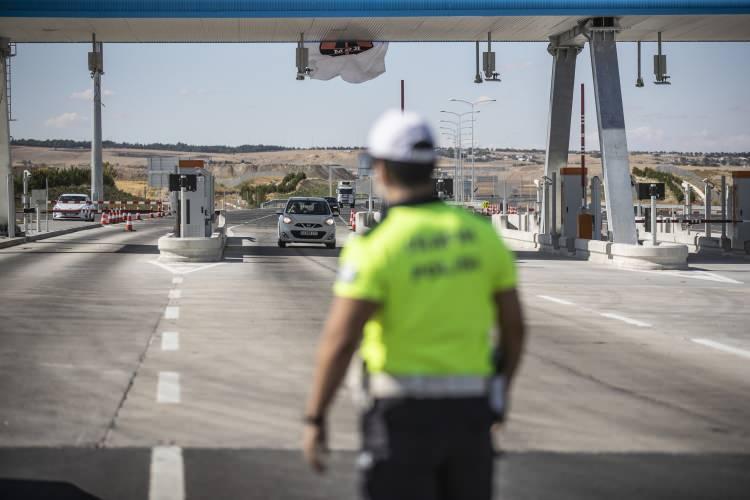 <p>Uzun yol şoförü Kadir Yıldız da söz konusu güzergahta yol süresinin kısaldığını ifade ederek, "Bize çok güzel avantajlar sağladı. Daha önce Gölbaşı'nın içinde çok dolaşıyorduk, şimdi transit geçebiliyoruz." dedi.</p>