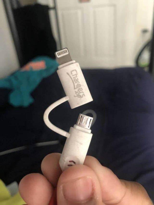 <p>Bu bir android ve IPhone şarj cihazı var<br />
</p>