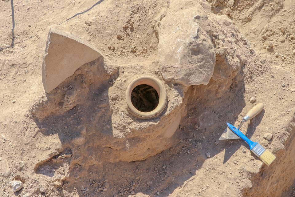 <p>Urartular'ın, ölülerini en değerli eşyalarıyla gömdüğünü ve bunun da kazılarda ortaya çıktığını ifade eden Çavuşoğlu, "Buradaki kazılarda, Urartu ölü gömme adetleri hakkında gerçekten çok önemli bilgilere ulaşmış olduk. </p>
