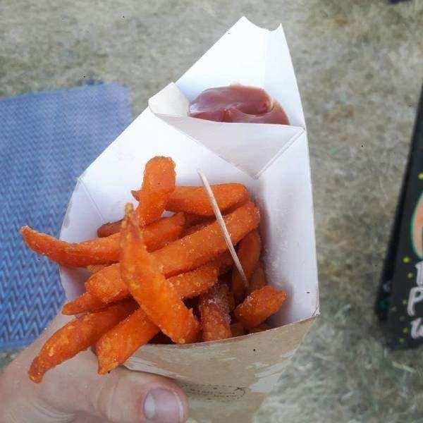 <p>Patates kızartması için bu koni biraz sos vardır</p>

<p> </p>
