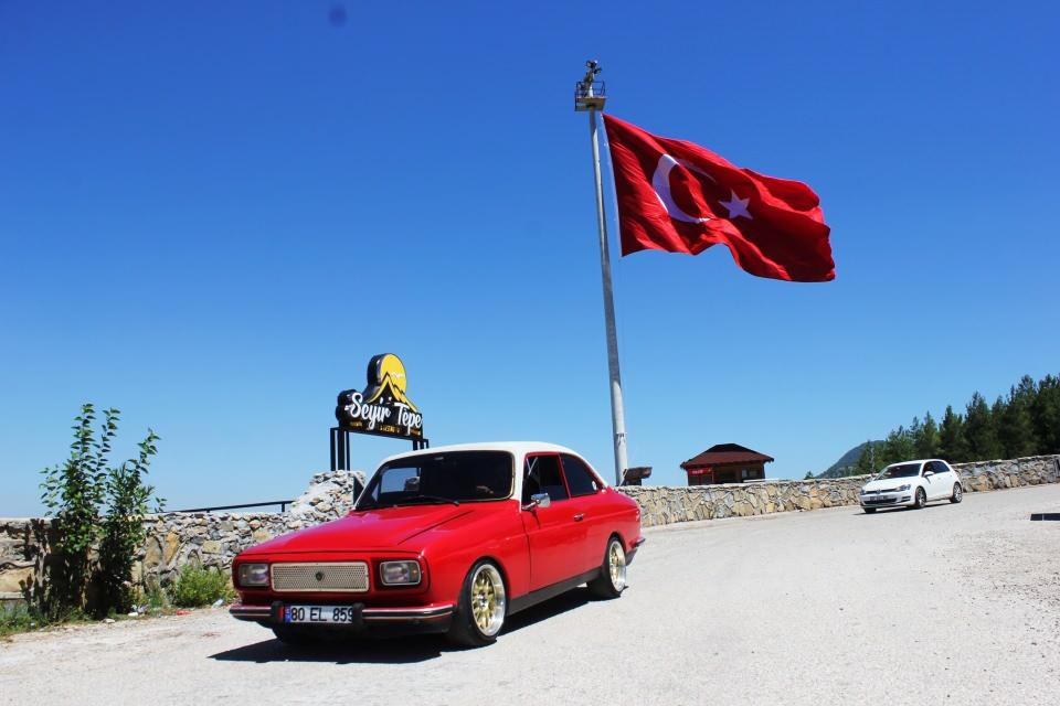 <p>Osmaniye'de klasik otomobil tutkunu genç, 1972 model Anadol A1 Akdeniz marka dede yadigarı aracına gözü gibi bakıyor. </p>

<p> </p>
