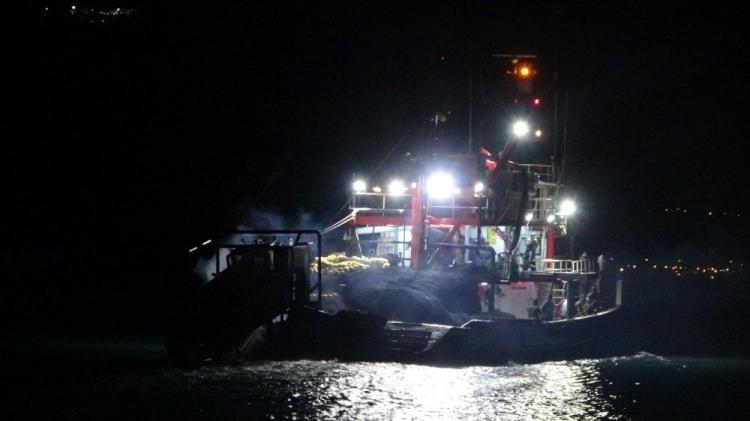 <p>Denizlerde 15 Nisan tarihinde başlayan avlanma yasağı, bu gece itibarıyla sona eriyor. 1 Eyl&uuml;l tarihi itibarıyla avlanmaya başlayacak olan Ordulu balık&ccedil;ılar, yeni sezondan umutlu olduklarını kaydettiler. Balık&ccedil;ılar, ge&ccedil;en yıl palamut olmadığını hatırlatarak, bu yıl ise hem palamut, hem de hamsi balığı a&ccedil;ısından olduk&ccedil;a verimli bir avlanma sezonu ge&ccedil;ireceklerinden umutlu olduklarını kaydettiler.</p>

<p>&nbsp;</p>
