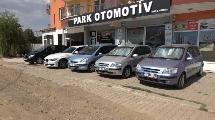 <p><span style="color:#FF8C00"><strong>Dosta gider</strong></span><br />
<br />
Tanıdıklarına satamayıp ilan sitelerinde yüzbinlerce araba arasında satılmayı bekleyen ilandır.</p>