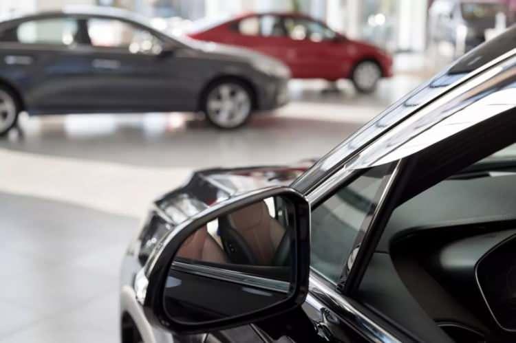 <p>Rapora göre, ağustos ayında 44 bin 372 otomobil, 17 bin 161 hafif ticari araç satıldı.</p>
