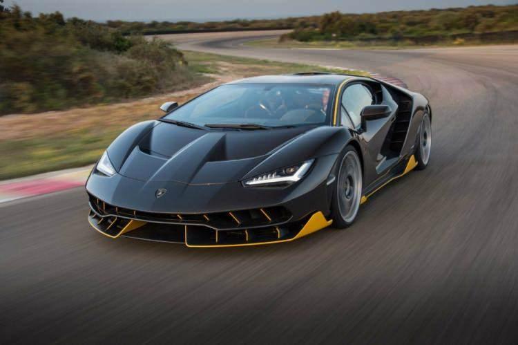 <p>Lamborghini Centenario LP 770-4:</p>
<p>1.9 Milyon Dolar</p>