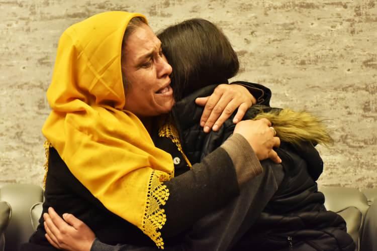 <p>Diyarbakır'dan 5 yıl önce dağa kaçırılan yetim ve öksüz yakınları için oturma eylemine katılan hala G.A. ile babaanne Halime Kadran, güvenlik güçlerinin çalışmasıyla 10 Ocak 2020'de İbrahim Halil Kadran'a kavuşmanın mutluluğunu yaşadı.</p>

<p> </p>
