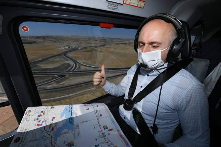 <p>1,3 milyon metre uzunluğunda fiber optik bir alt yapı sistemine sahibiz. Bunu belirttiğim gibi 7/24 esasına göre veriyoruz. Alternatif enerji kaynakları mevcut. </p>