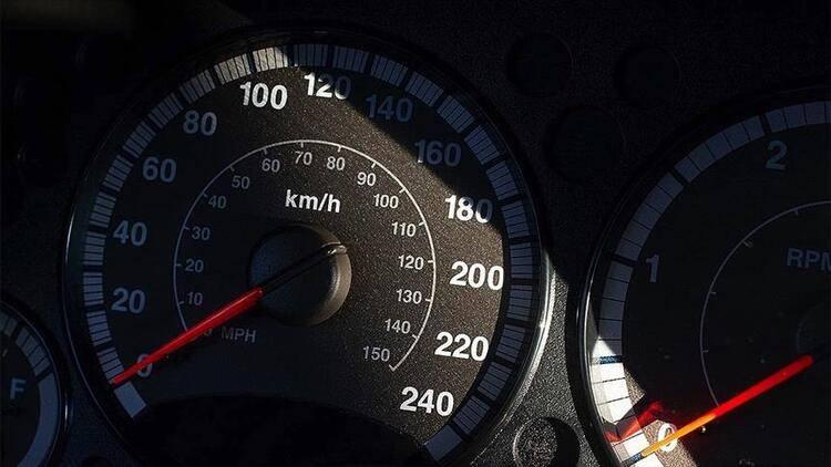 <p>Aynı şekilde yüzde 50 ÖTV oranı için esas alınan ÖTV matrah eşiğinin 120 bin liradan 130 bin TL’ye çıkarılmasıyla, vergiler dahil satış fiyatı 212 bin 400 - 245 bin 440 TL olan otomobillerin fiyatının 14 bin 150 - 15 bin 340 TL arasında değişen tutarlarda inmesi bekleniyor.</p>

<ul>
</ul>
