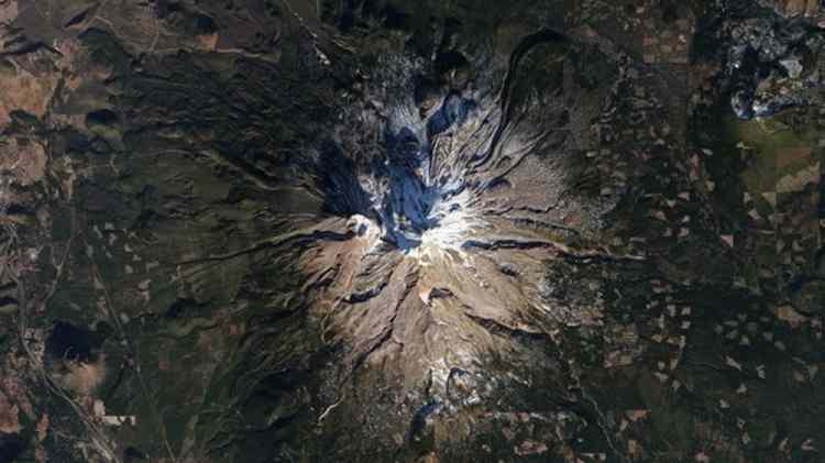 <p>Shasta Dağı (Kaliforniya) </p>
<p> </p>