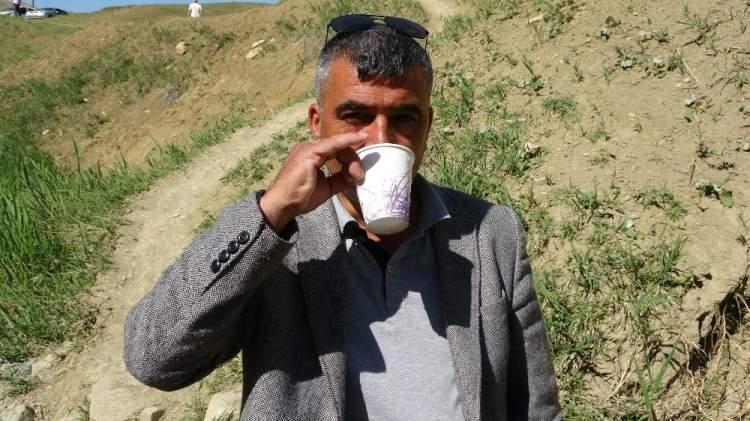 <p><em>Nitratın kaynağını bilmiyoruz ama gübreden ya da insan atıklarından olabilir. Suda çok yoğun miktarda bakteri var. Kireç oranı da hayli yüksek. Bu su içilebilir bir su değil. </em></p>