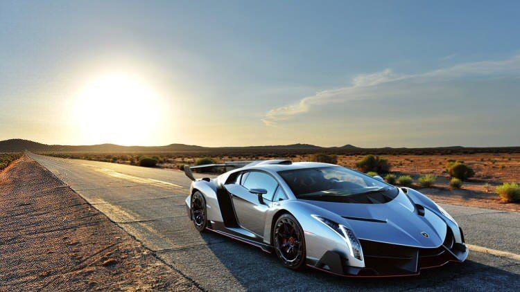 <p>Lamborghini Veneno:</p>

<p>4.5 Milyon Dolar</p>
